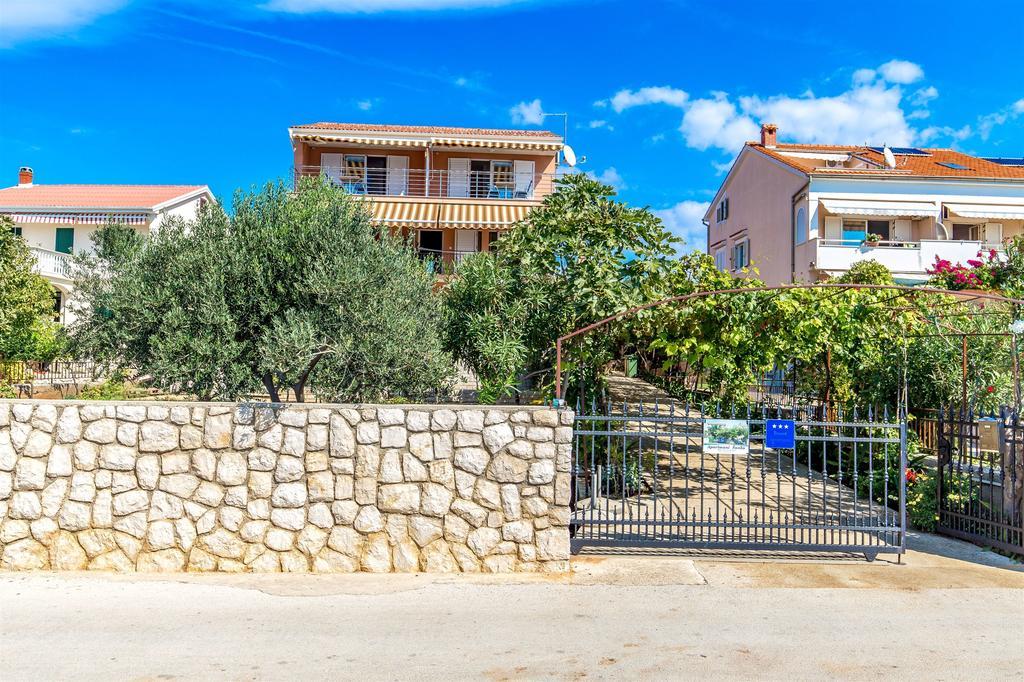 לון Apartments Ivan מראה חיצוני תמונה
